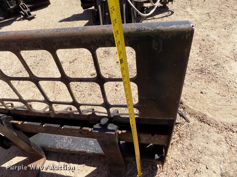 image for item DD5896 2001 Bobcat 863G skid steer