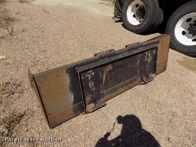 image for item DD5896 2001 Bobcat 863G skid steer