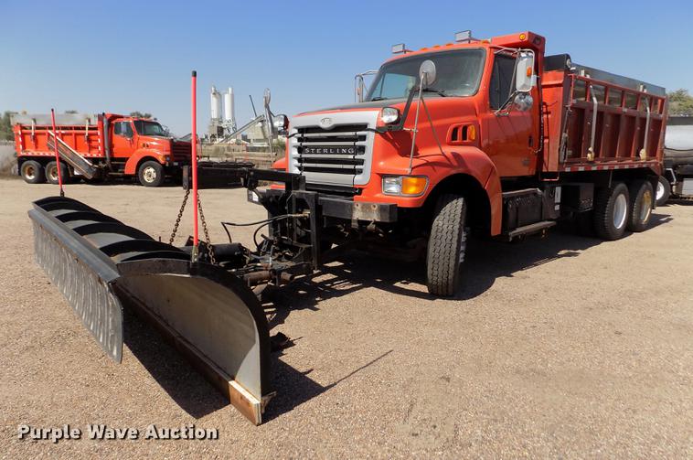 image for item DD5899 2001 Sterling LT9511 dump truck