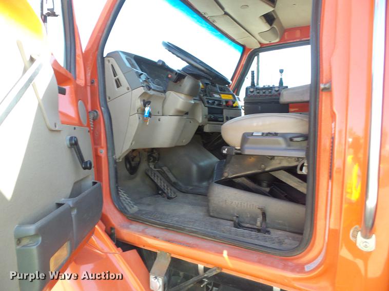 image for item DD5900 2003 Sterling LT7500 dump truck