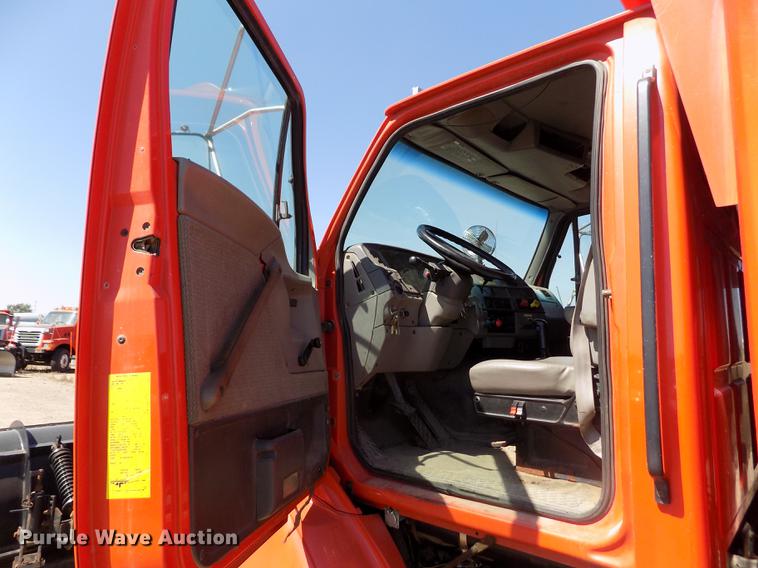 image for item DD5901 1999 Sterling L9511 dump truck