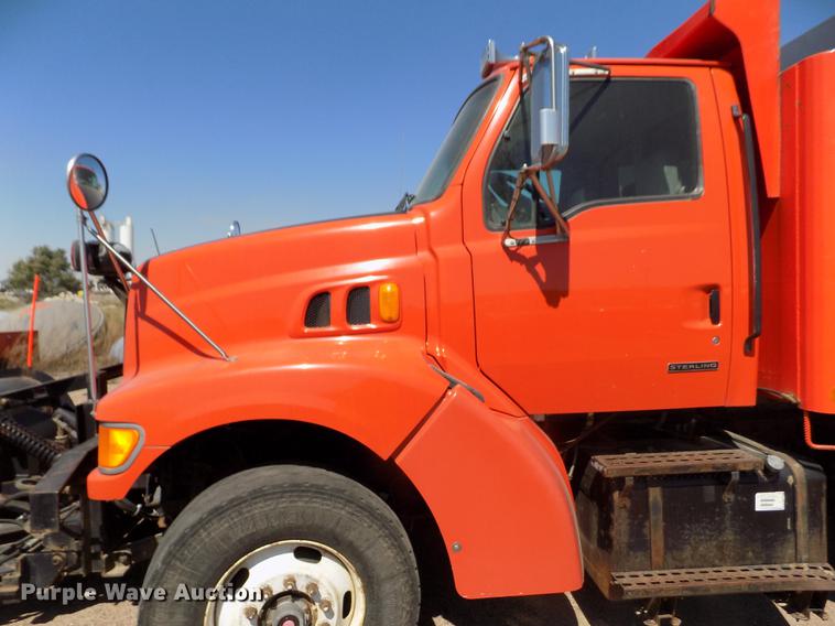 image for item DD5901 1999 Sterling L9511 dump truck