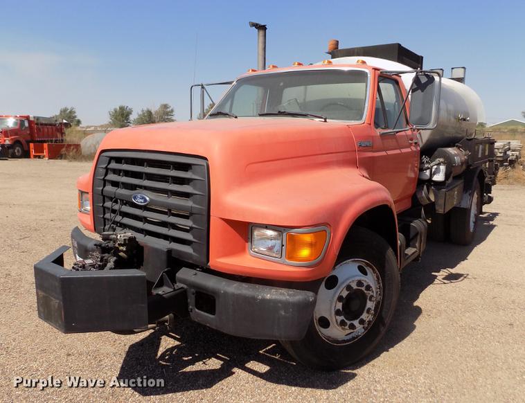 image for item DD5902 1998 Ford F700 oil distribution truck