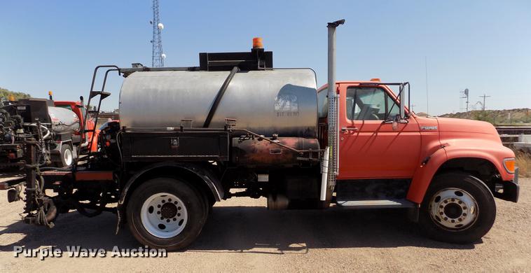 image for item DD5902 1998 Ford F700 oil distribution truck