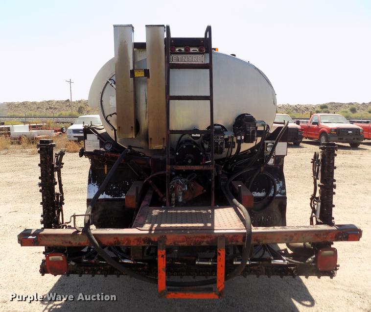 image for item DD5902 1998 Ford F700 oil distribution truck