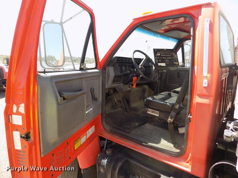 image for item DD5902 1998 Ford F700 oil distribution truck