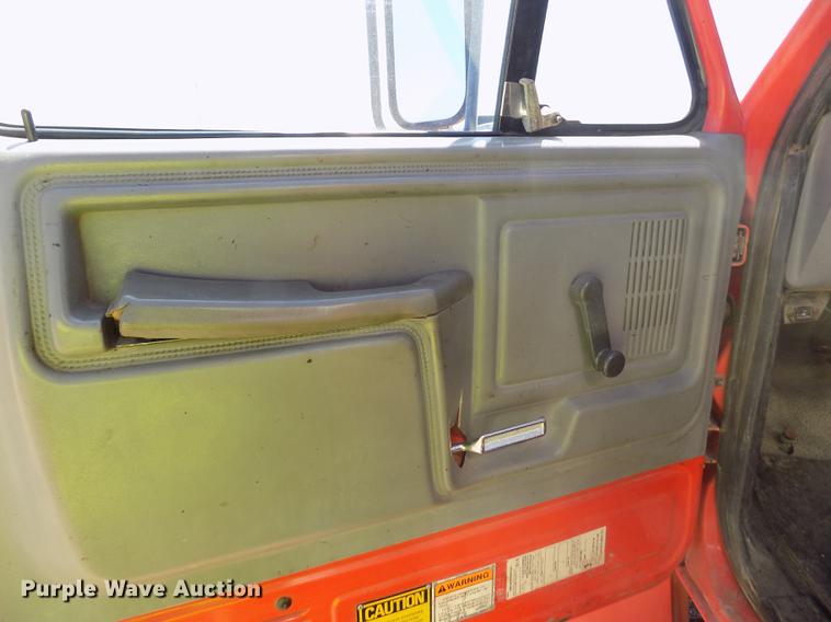 image for item DD5902 1998 Ford F700 oil distribution truck