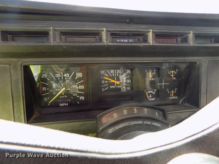 image for item DD5902 1998 Ford F700 oil distribution truck