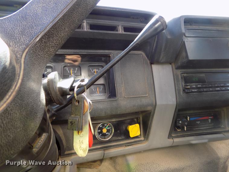 image for item DD5902 1998 Ford F700 oil distribution truck