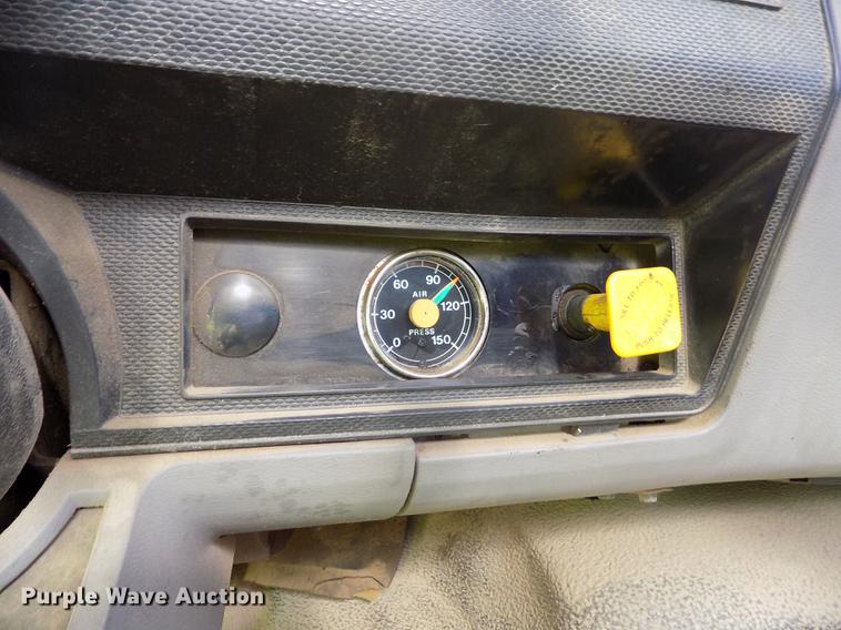 image for item DD5902 1998 Ford F700 oil distribution truck