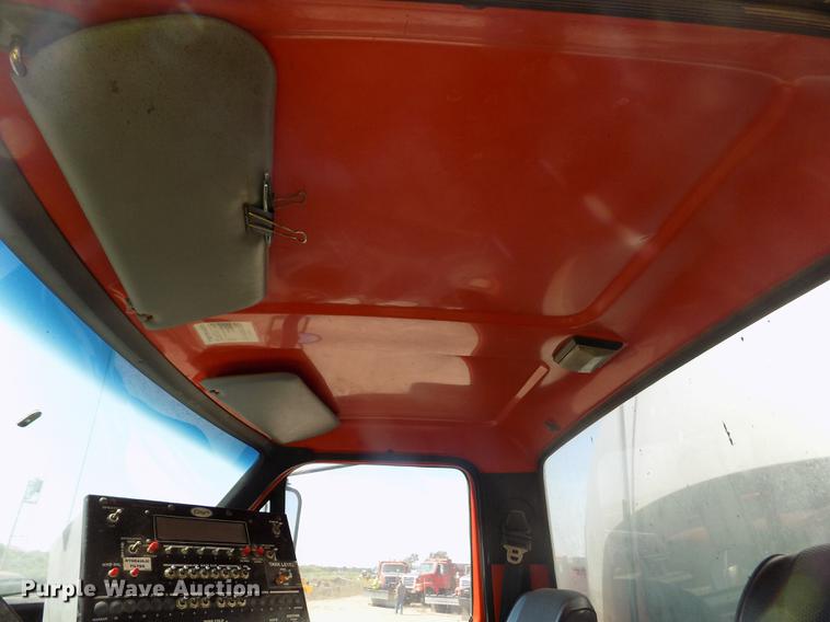 image for item DD5902 1998 Ford F700 oil distribution truck