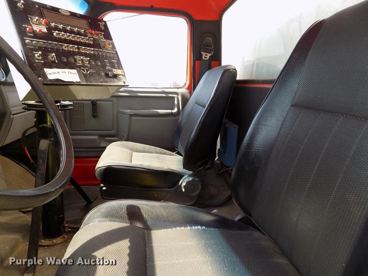 image for item DD5902 1998 Ford F700 oil distribution truck