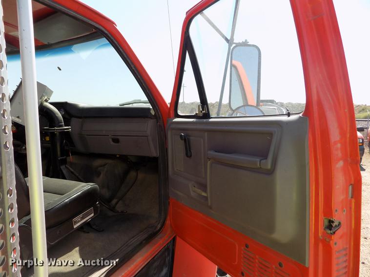 image for item DD5902 1998 Ford F700 oil distribution truck