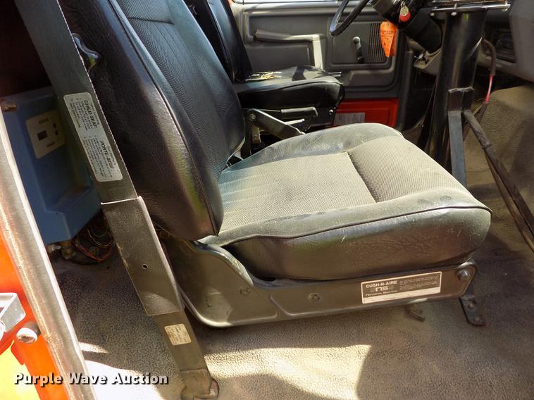 image for item DD5902 1998 Ford F700 oil distribution truck