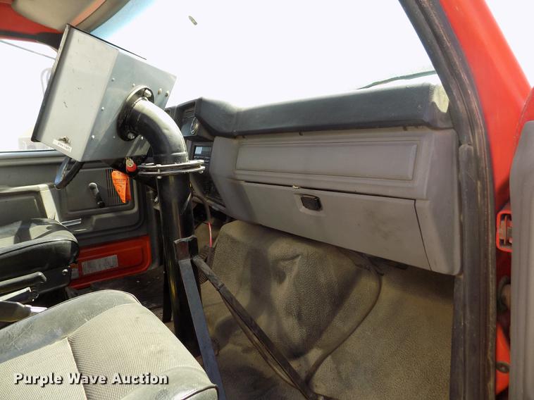 image for item DD5902 1998 Ford F700 oil distribution truck
