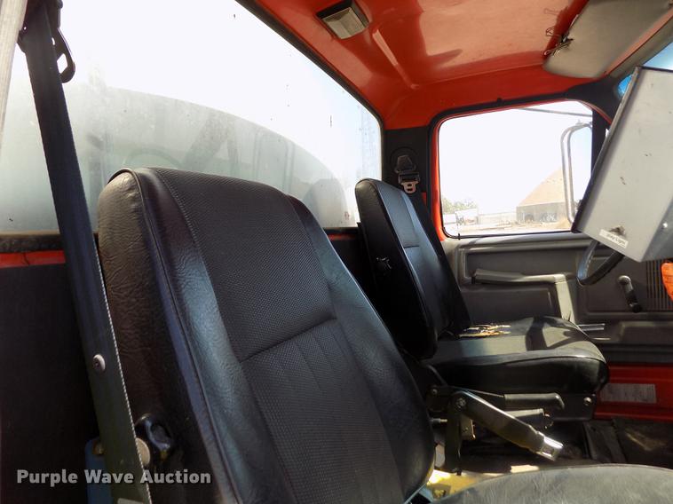 image for item DD5902 1998 Ford F700 oil distribution truck