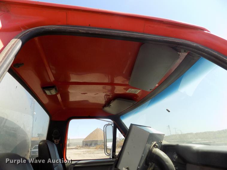 image for item DD5902 1998 Ford F700 oil distribution truck