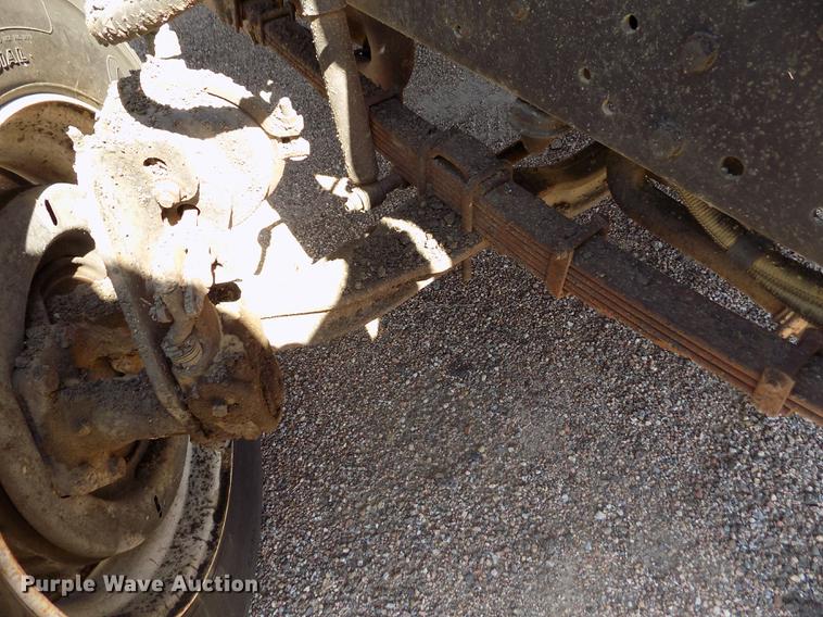 image for item DD5902 1998 Ford F700 oil distribution truck