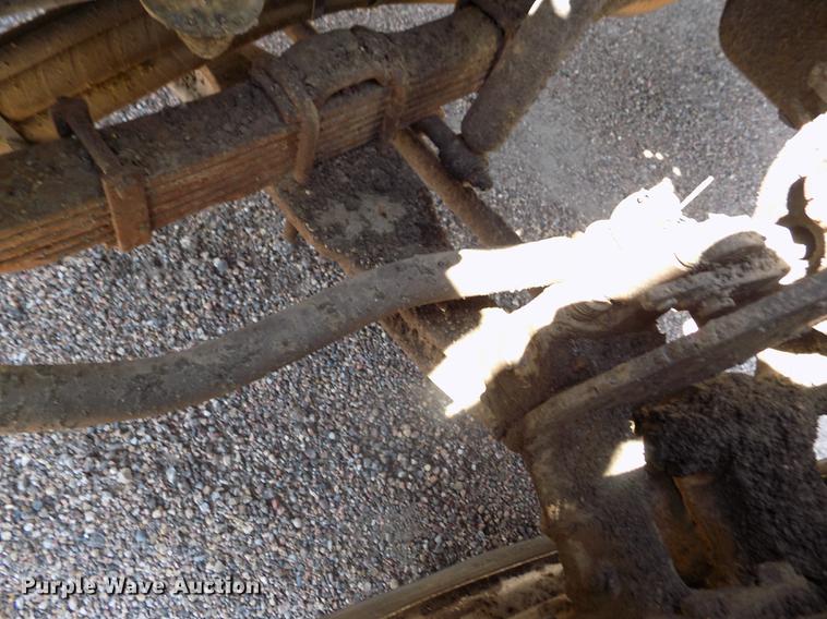 image for item DD5902 1998 Ford F700 oil distribution truck