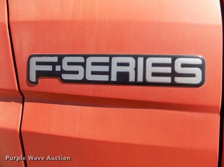 image for item DD5902 1998 Ford F700 oil distribution truck