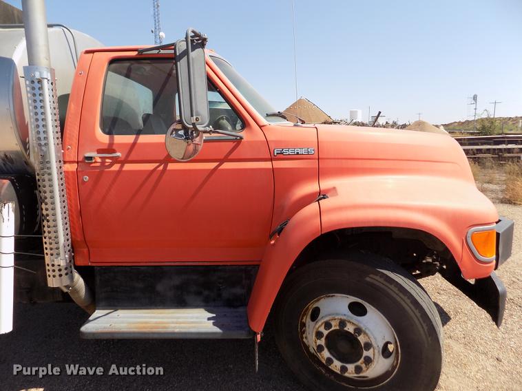 image for item DD5902 1998 Ford F700 oil distribution truck