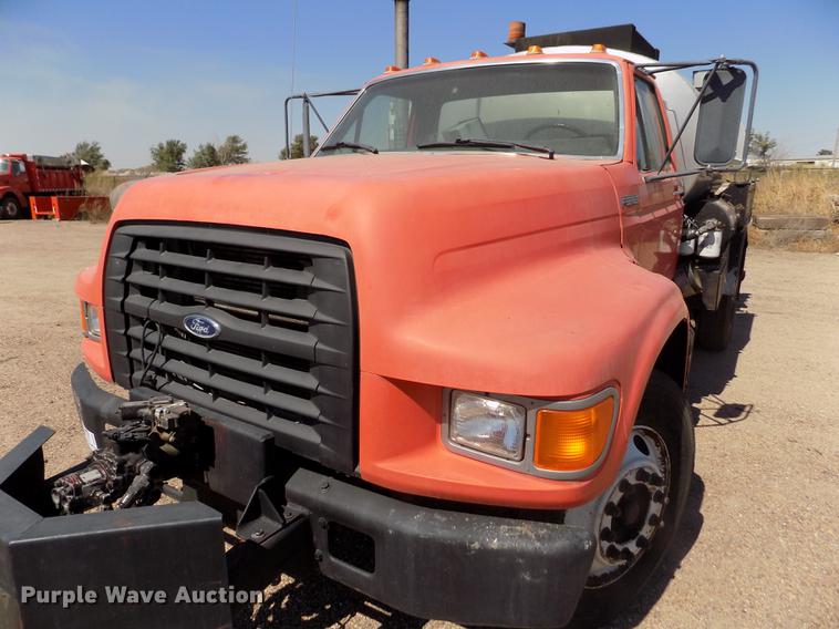 image for item DD5902 1998 Ford F700 oil distribution truck