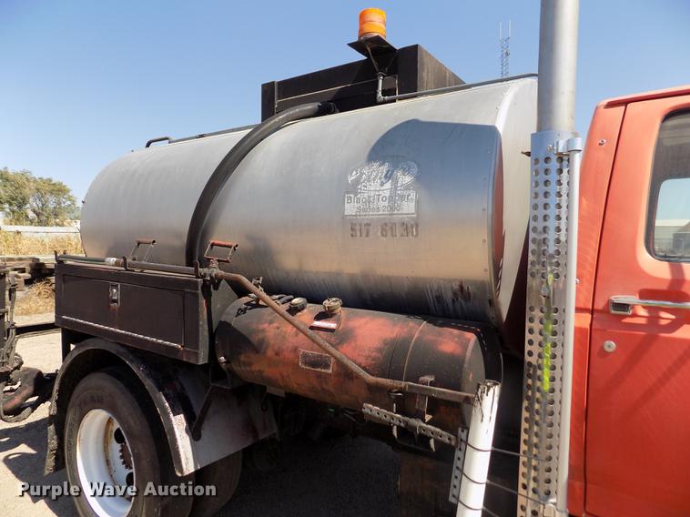 image for item DD5902 1998 Ford F700 oil distribution truck