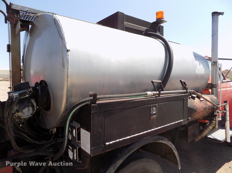 image for item DD5902 1998 Ford F700 oil distribution truck