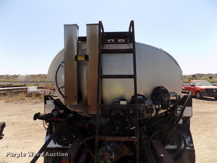 image for item DD5902 1998 Ford F700 oil distribution truck