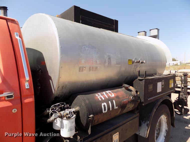 image for item DD5902 1998 Ford F700 oil distribution truck