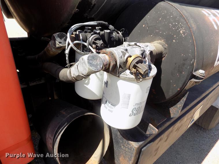 image for item DD5902 1998 Ford F700 oil distribution truck