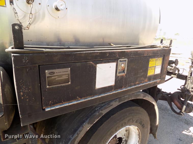 image for item DD5902 1998 Ford F700 oil distribution truck