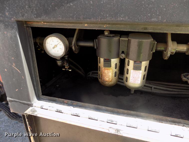 image for item DD5902 1998 Ford F700 oil distribution truck