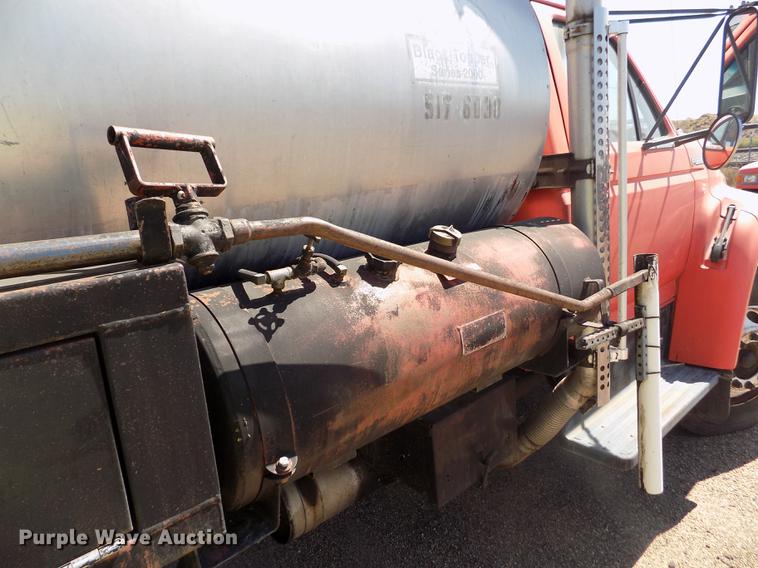 image for item DD5902 1998 Ford F700 oil distribution truck