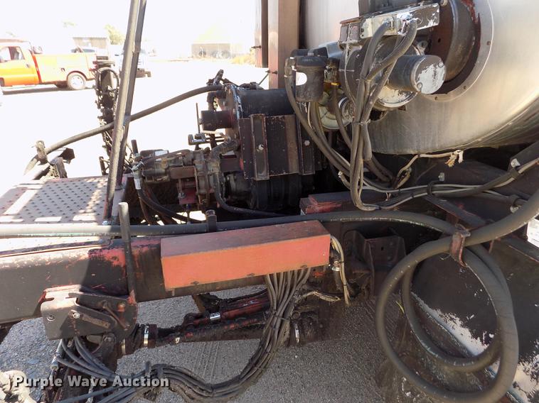 image for item DD5902 1998 Ford F700 oil distribution truck