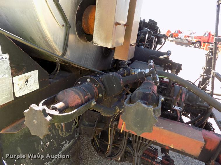 image for item DD5902 1998 Ford F700 oil distribution truck