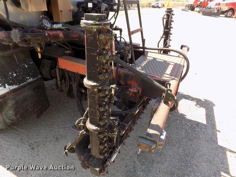 image for item DD5902 1998 Ford F700 oil distribution truck