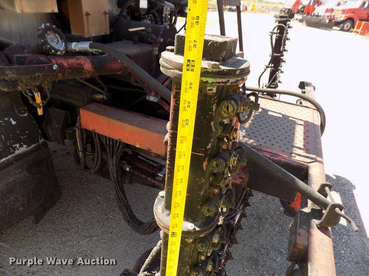 image for item DD5902 1998 Ford F700 oil distribution truck