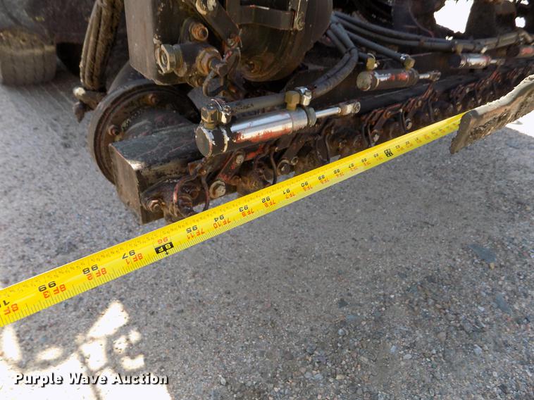 image for item DD5902 1998 Ford F700 oil distribution truck