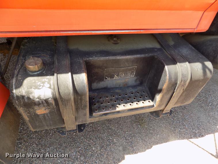 image for item DD5902 1998 Ford F700 oil distribution truck