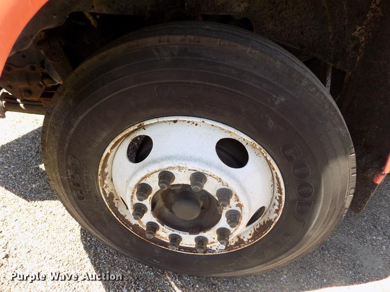 image for item DD5902 1998 Ford F700 oil distribution truck