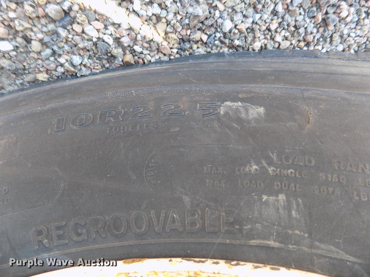 image for item DD5902 1998 Ford F700 oil distribution truck