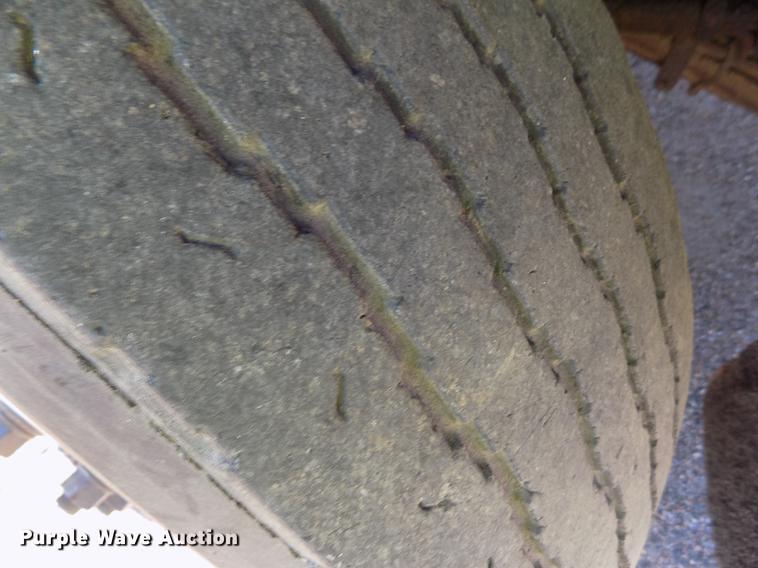 image for item DD5902 1998 Ford F700 oil distribution truck