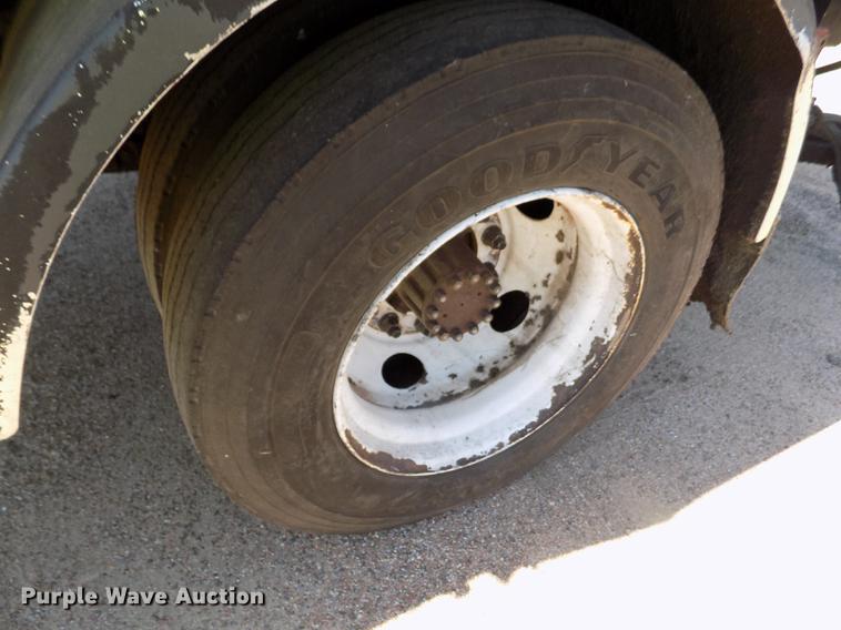 image for item DD5902 1998 Ford F700 oil distribution truck