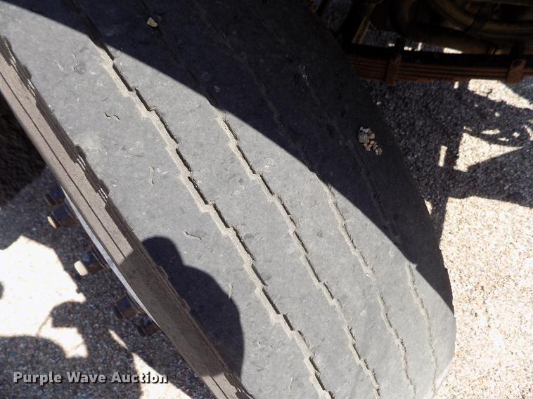 image for item DD5902 1998 Ford F700 oil distribution truck