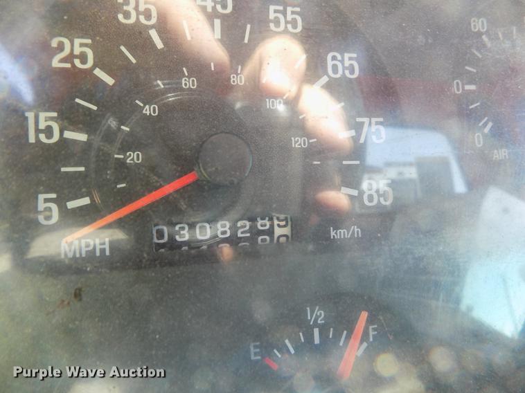 image for item DD5903 2000 Sterling L7500 oil distribution truck