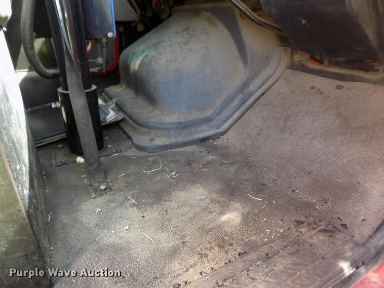 image for item DD5903 2000 Sterling L7500 oil distribution truck