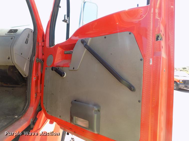 image for item DD5903 2000 Sterling L7500 oil distribution truck