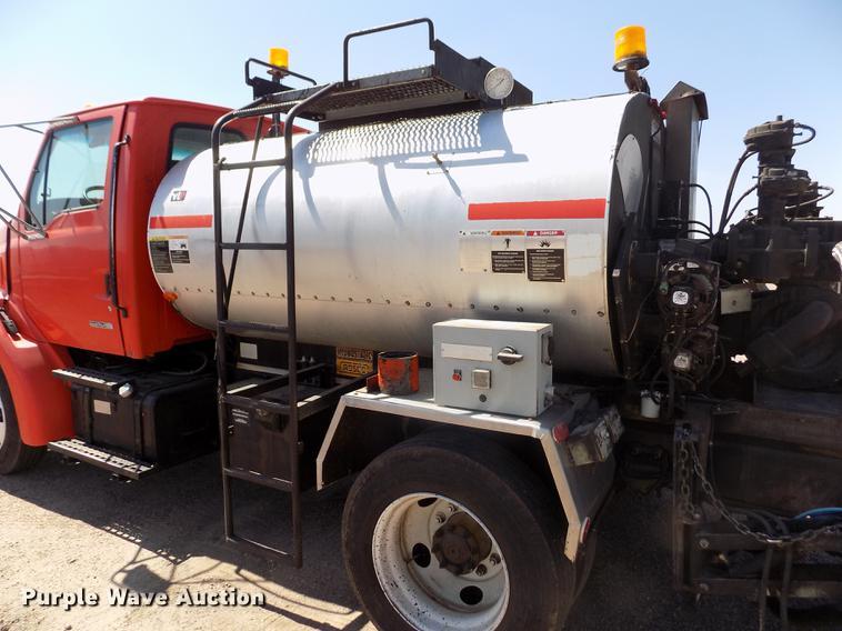 image for item DD5903 2000 Sterling L7500 oil distribution truck