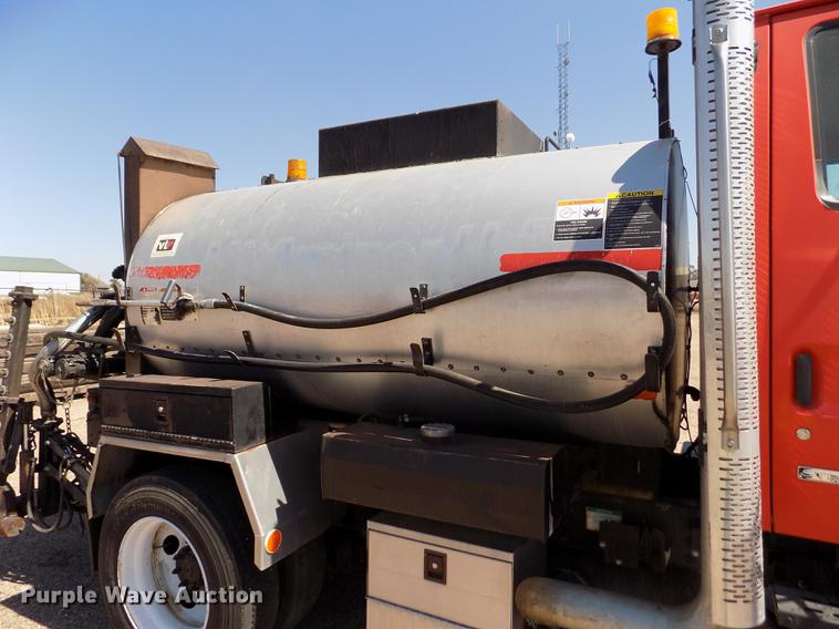 image for item DD5903 2000 Sterling L7500 oil distribution truck